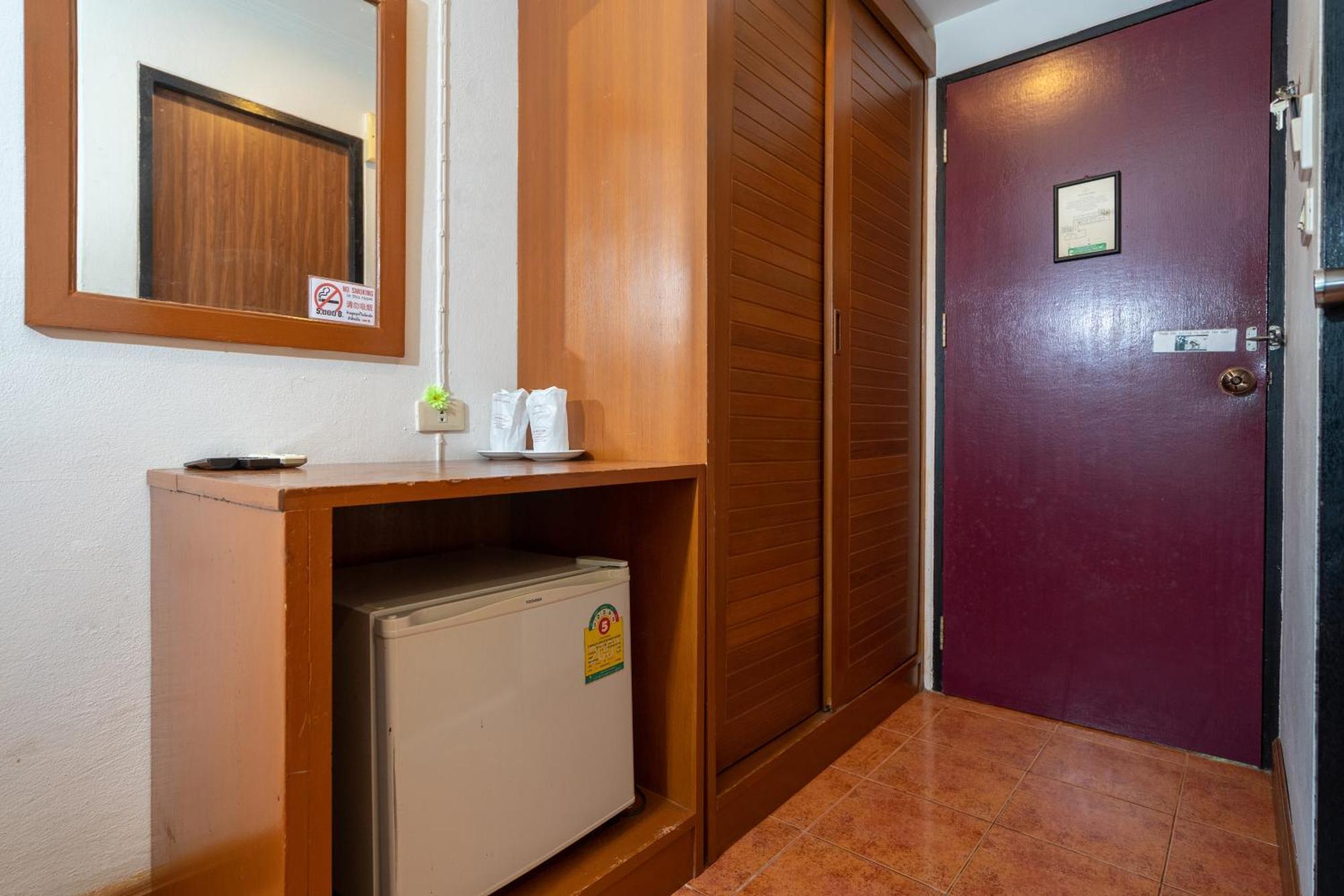 Patong Central Residence & Apartment Cameră foto
