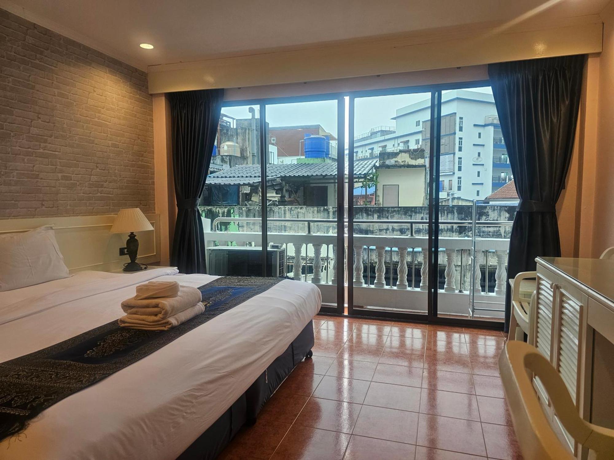 Patong Central Residence & Apartment Cameră foto