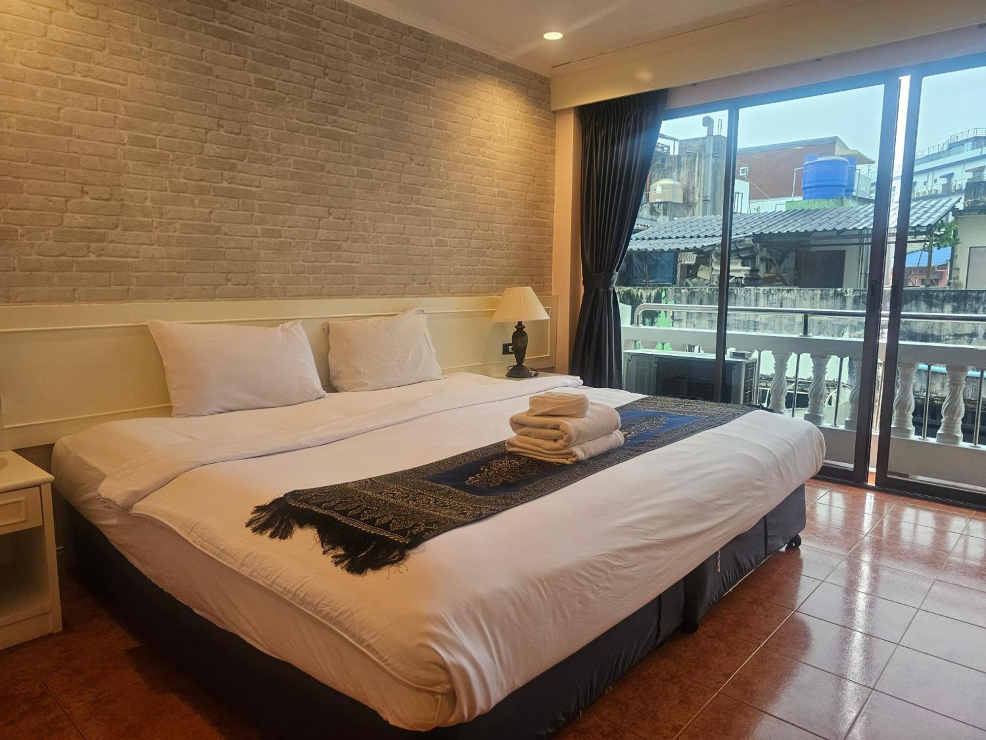 Patong Central Residence & Apartment Cameră foto