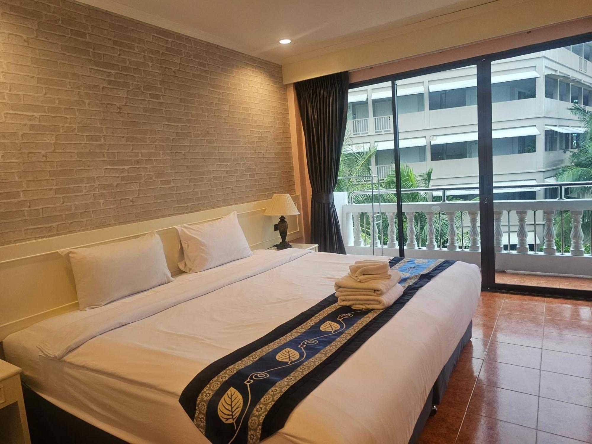 Patong Central Residence & Apartment Exterior foto