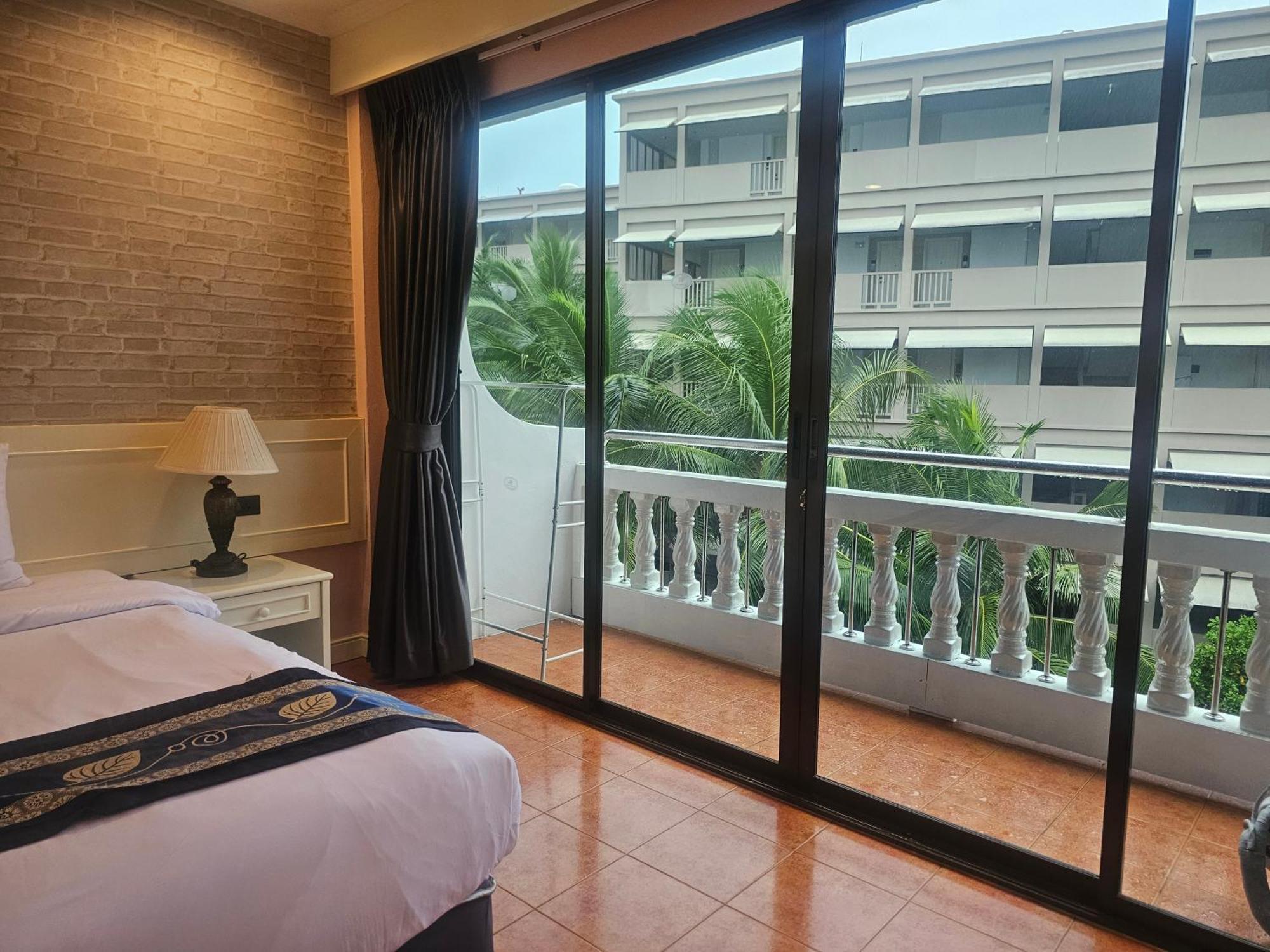 Patong Central Residence & Apartment Cameră foto